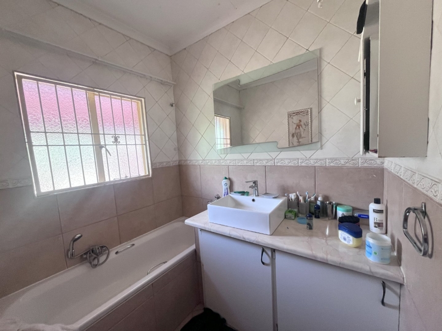 4 Bedroom Property for Sale in Generaal De Wet Free State